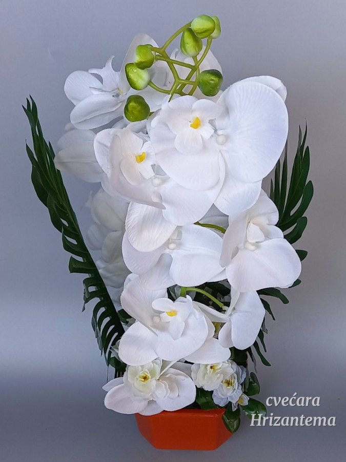 vestacko cvece bele orhideje saksija gips