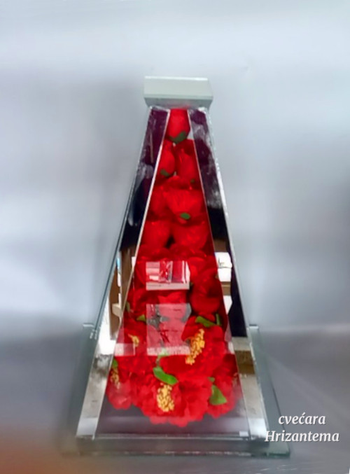 Piramida od stakla, za groblje, crvene ruze