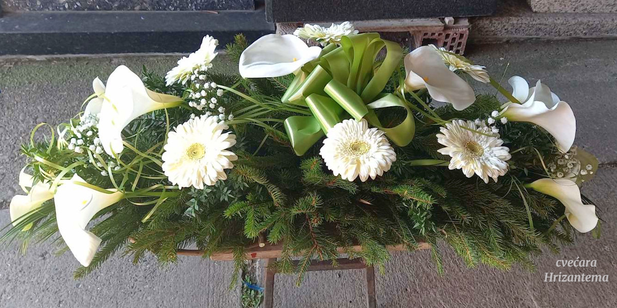 dvostranickan suza bele kale beli gerber suza za sahrane za sanduk prirodno cvece
